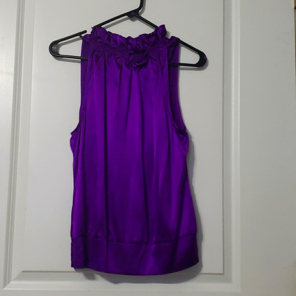 BEBE sleeveless blousr